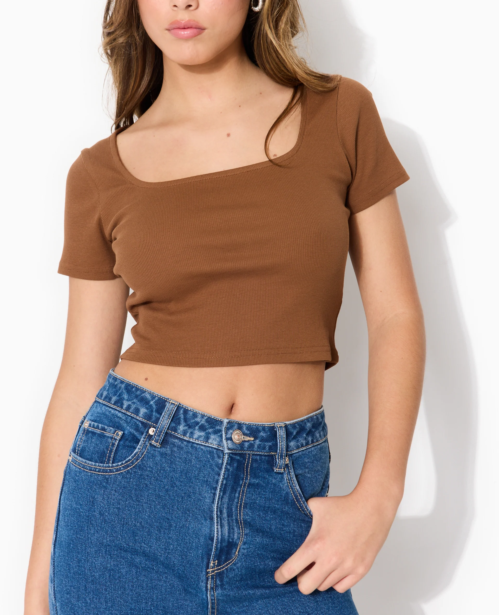 T-shirt court en maille côtelée encolure carrée