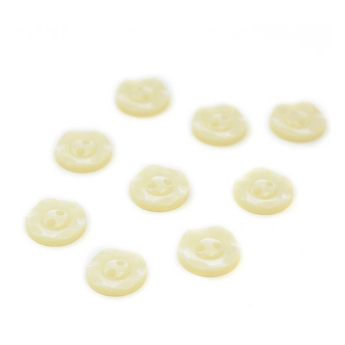 Hemline Cream Basic Scalloped Edge Button 9 Pack
