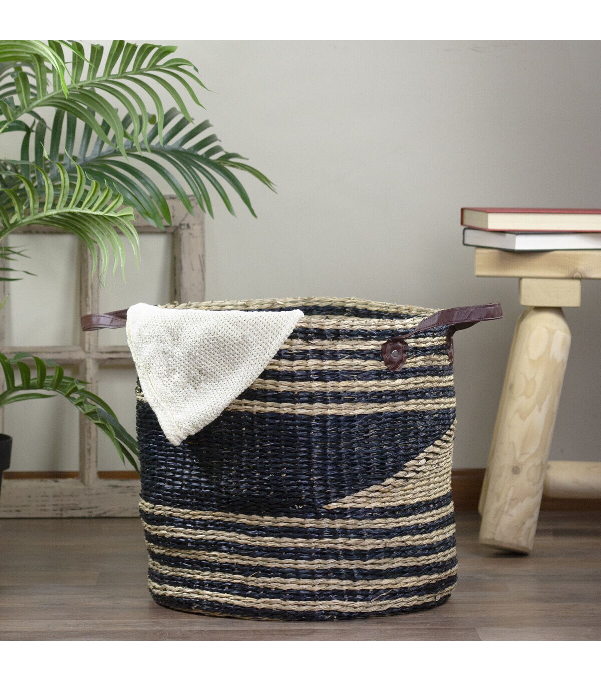 Northlight 15 Beige & Black Woven Seagrass Basket With Handles