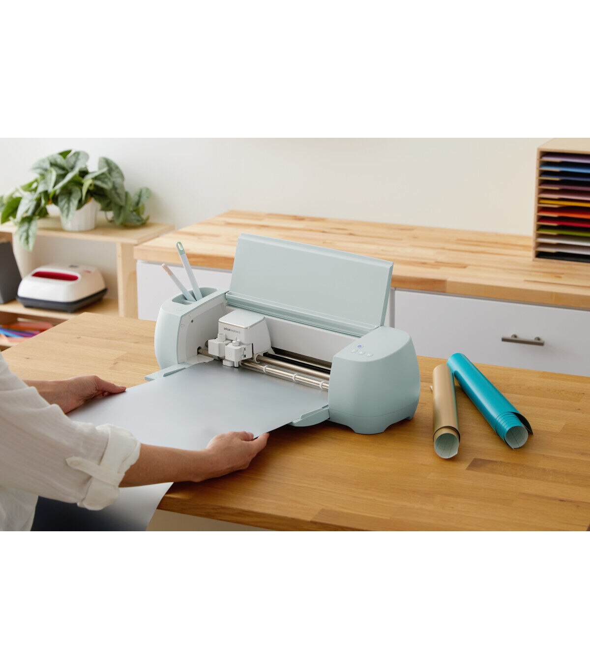 Cricut 13 x 3' Champagne Matte Metallic Permanent Smart Vinyl Roll