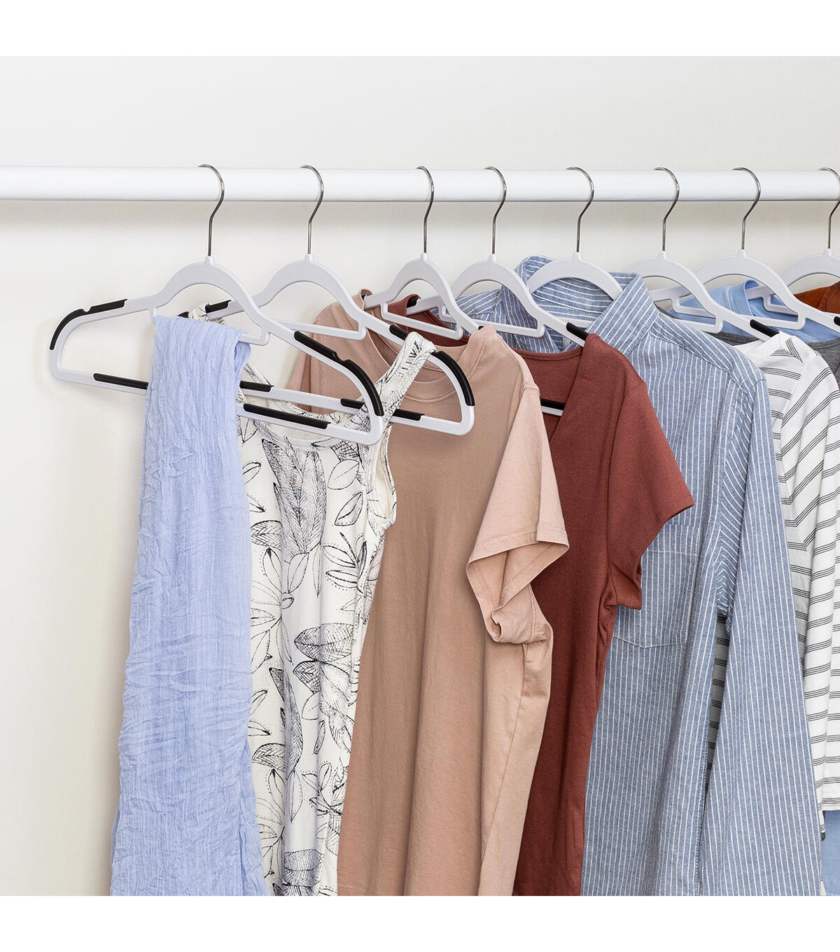 Honey Can Do 18 x 9.5 Anti Slip Plastic Hangers 50pk