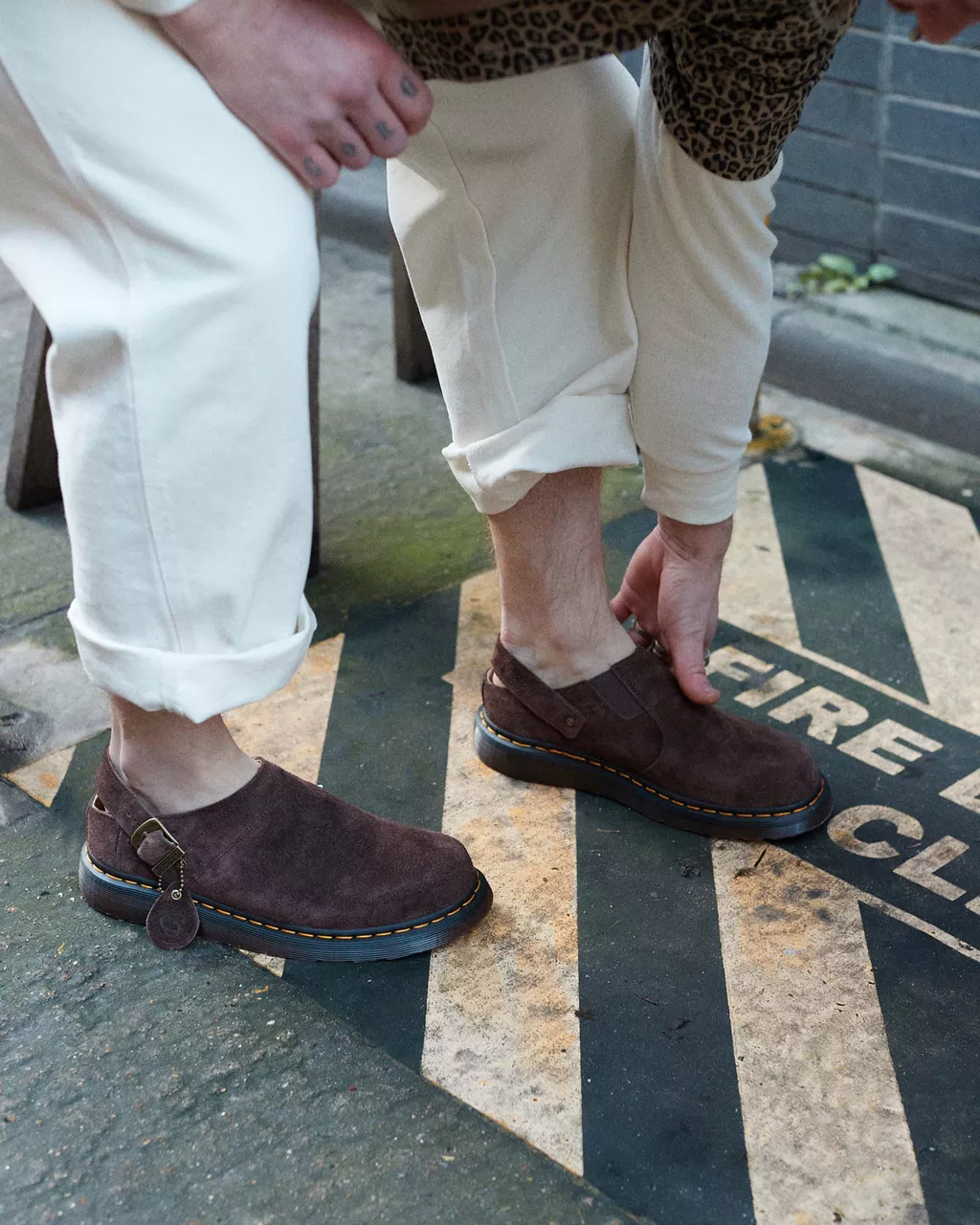 DR MARTENS Isham Desert Oasis Suede Mules