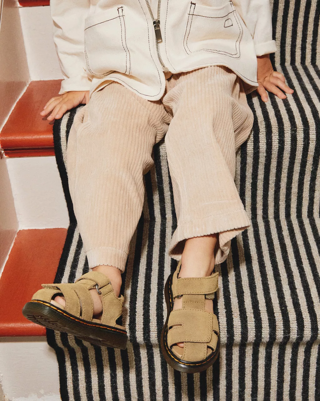 DR MARTENS Toddler Moby II Savannah Tan Bronx Suede