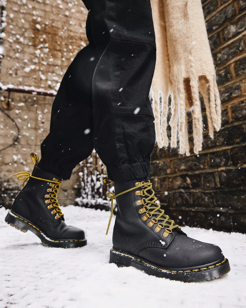 DR MARTENS 1460 PascalDM's Wintergrip Leather Ankle Boots