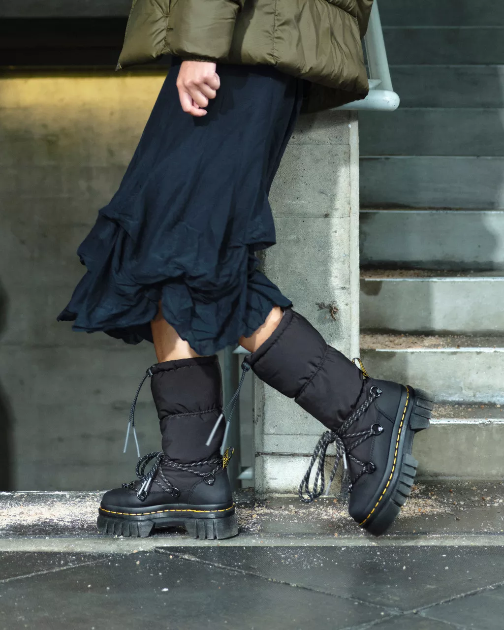 DR MARTENS Audrick Hi Puffer Boots