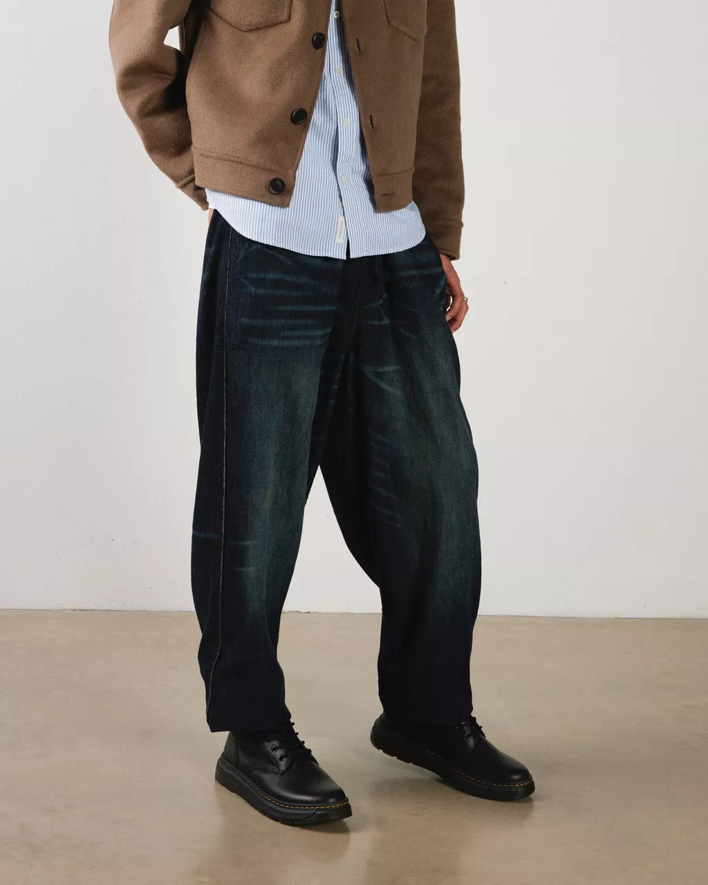 DR MARTENS Crewson Leather Lace Up Boots