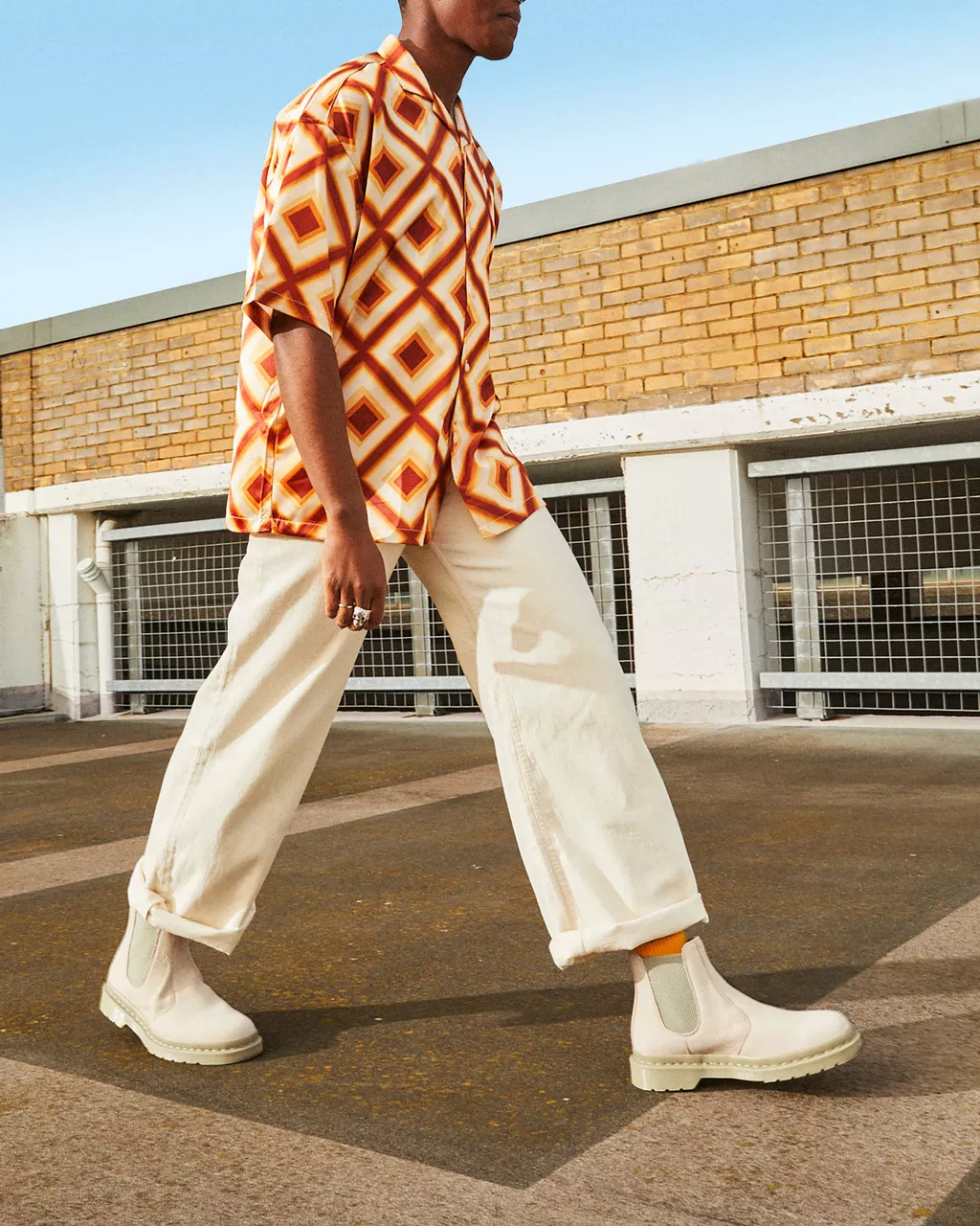 DR MARTENS 2976 Mono Milled Nubuck Leather Chelsea Boots