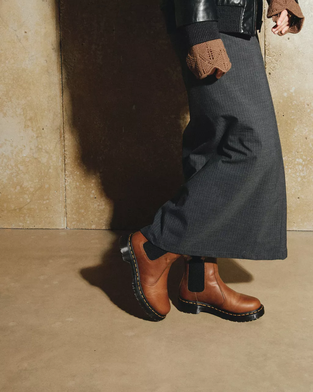 DR MARTENS 2976 Leonore Faux Fur-Lined Chelsea Boots