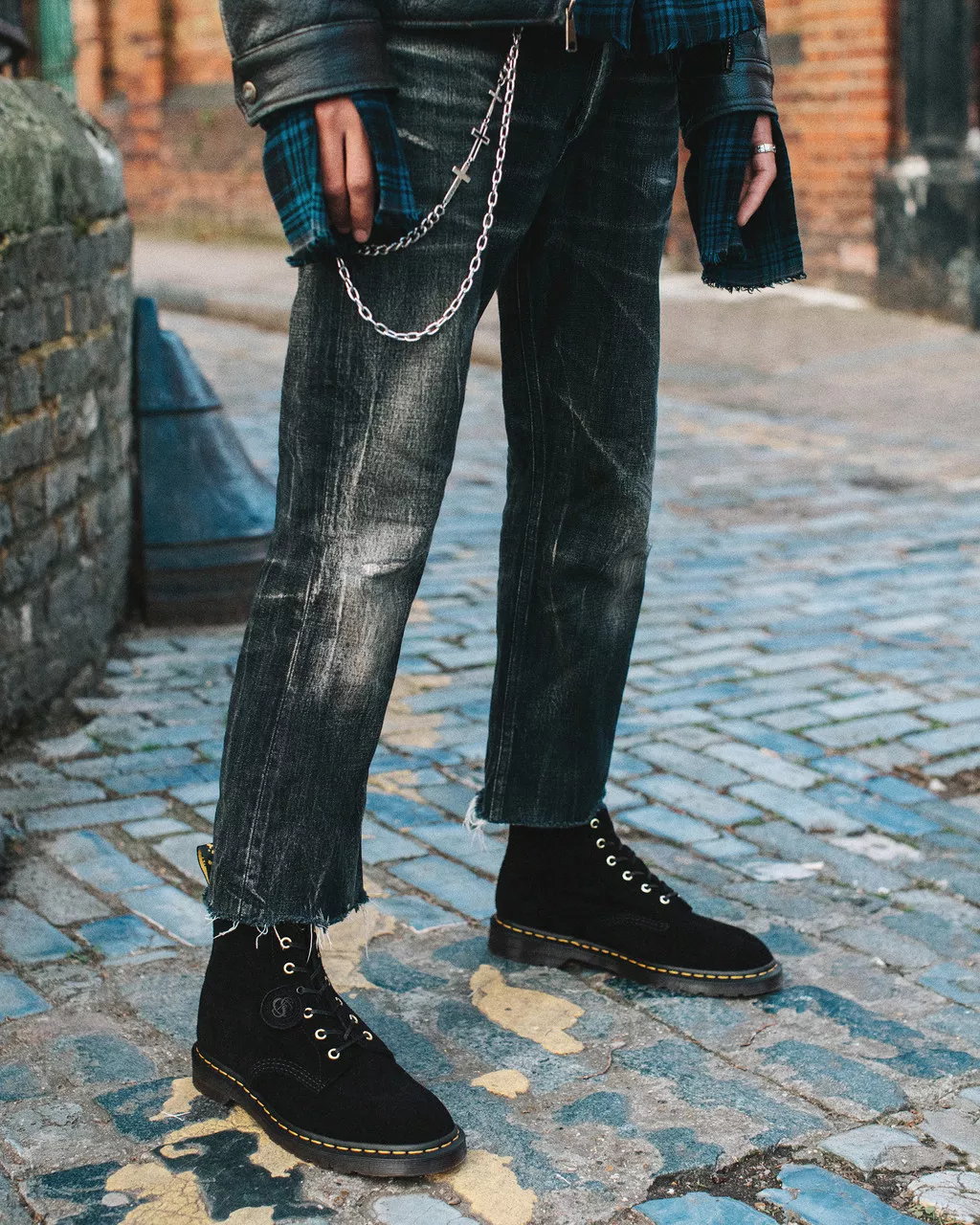 DR MARTENS 101 Suede Ankle Boots