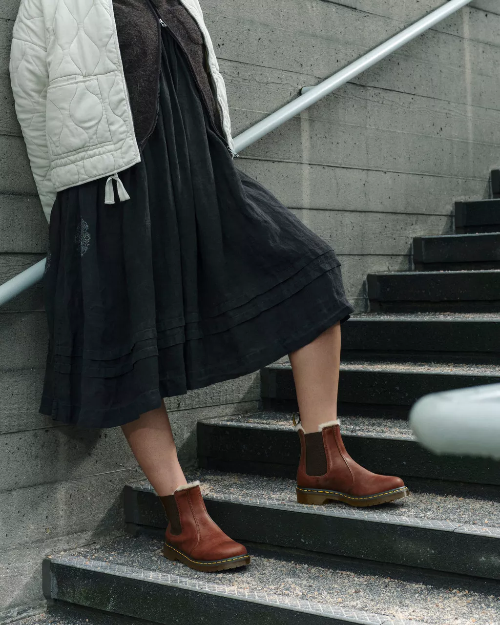 DR MARTENS 2976 Leonore Faux Fur Lined Chelsea Boots