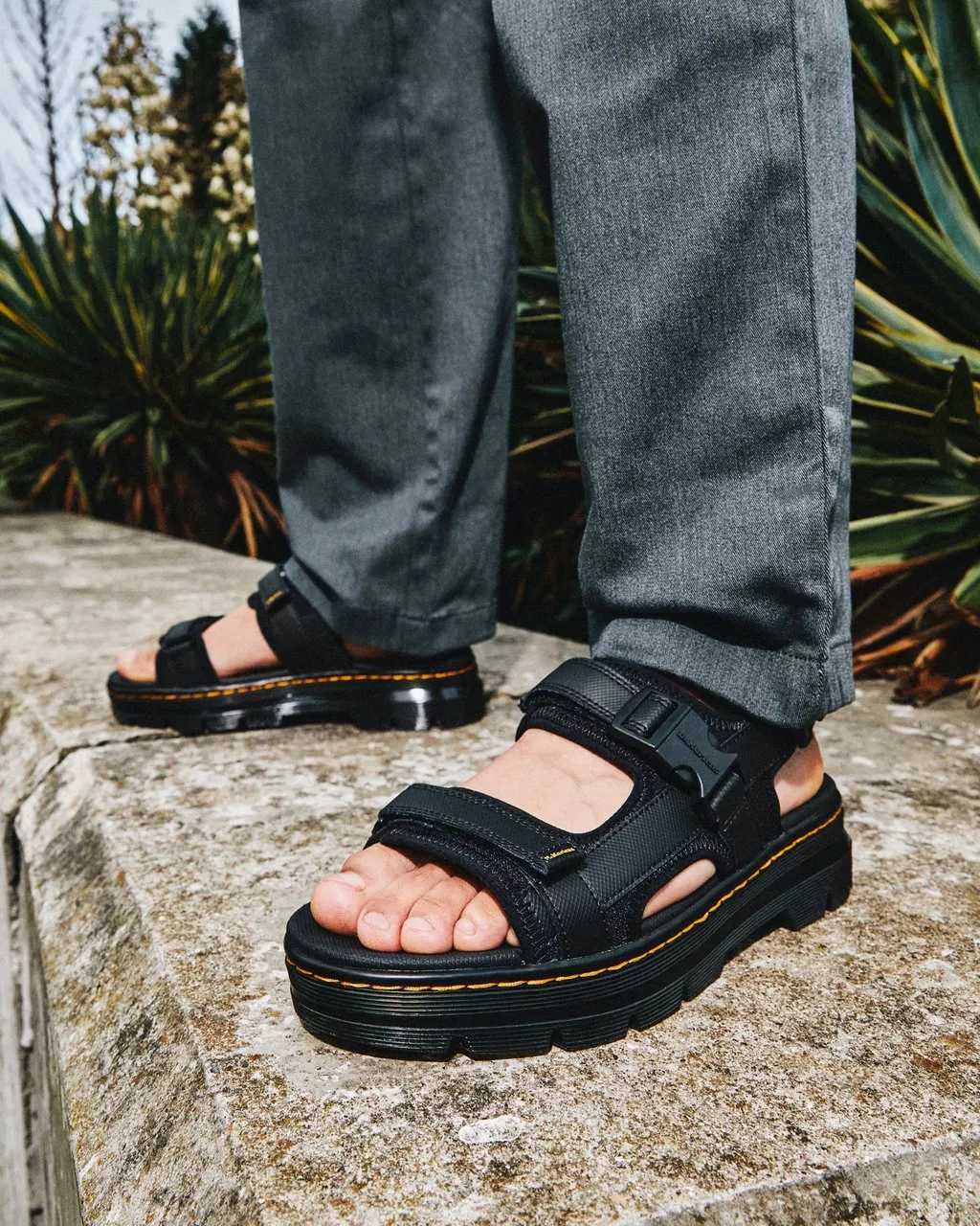 DR MARTENS Forster Strap Webbing Sandals
