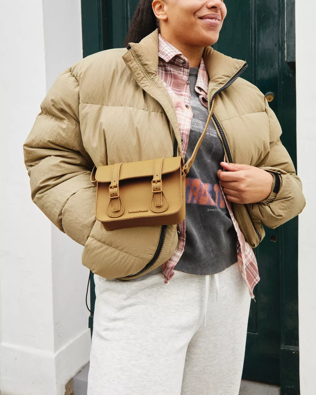 DR MARTENS 7 Inch Smooth Leather Satchel