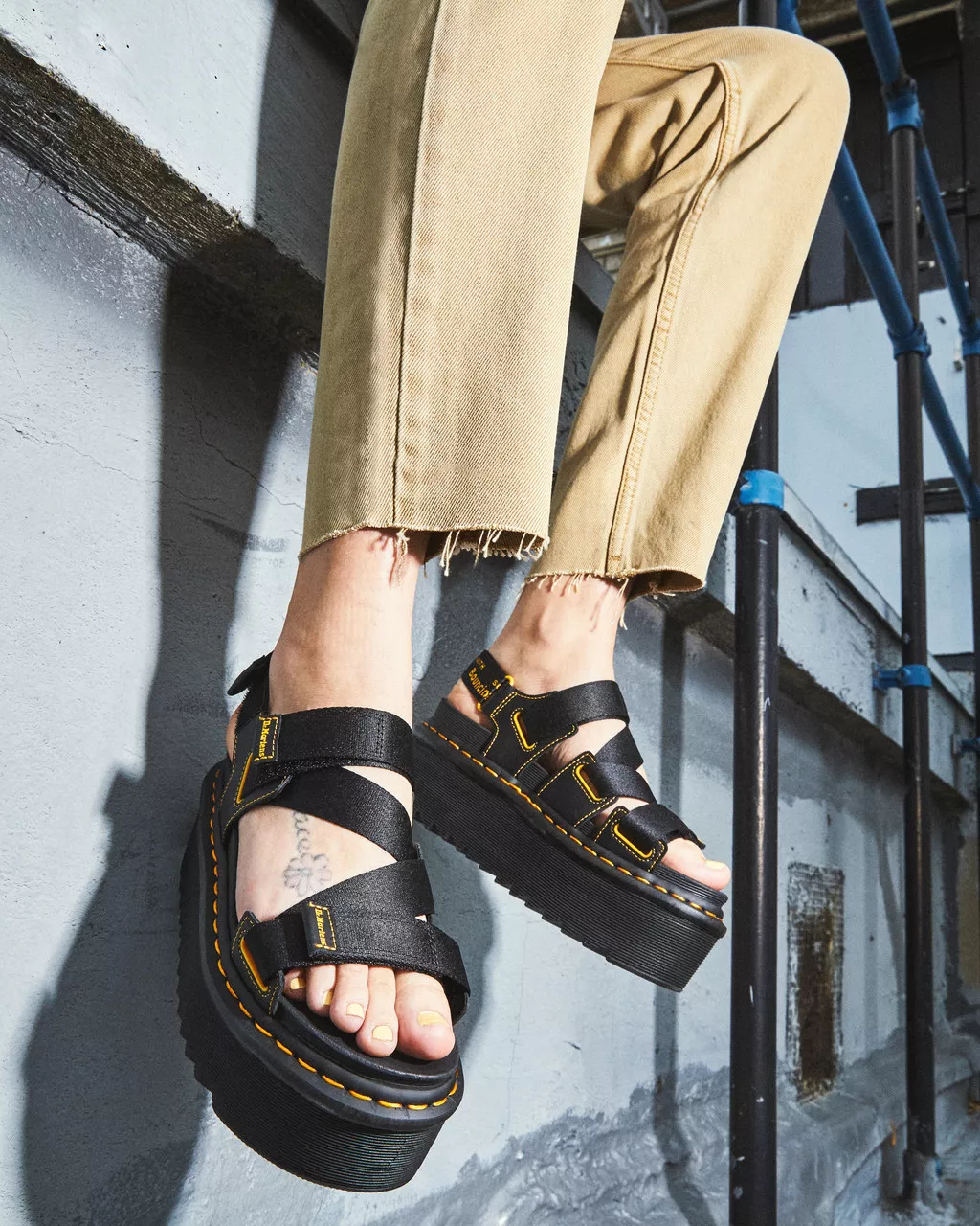 DR MARTENS Kimber Logo Webbing Strap Sandals