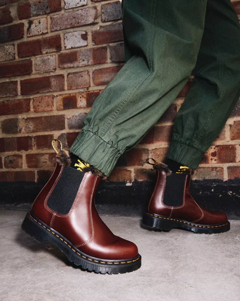 DR MARTENS 2976 Leonore Abruzzo Faux Fur Lined Chelsea Boots
