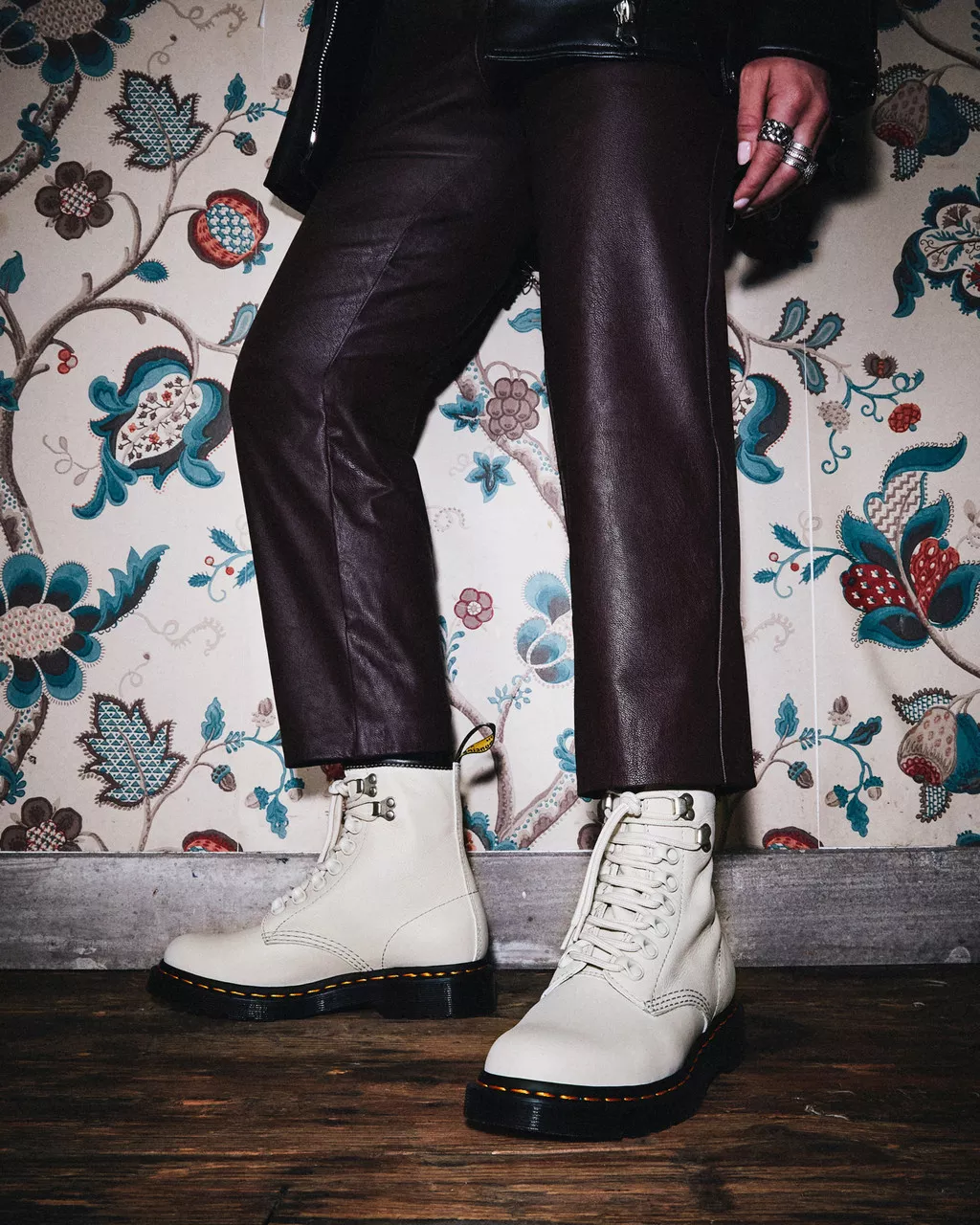 DR MARTENS 1460 Leather Boots HDW