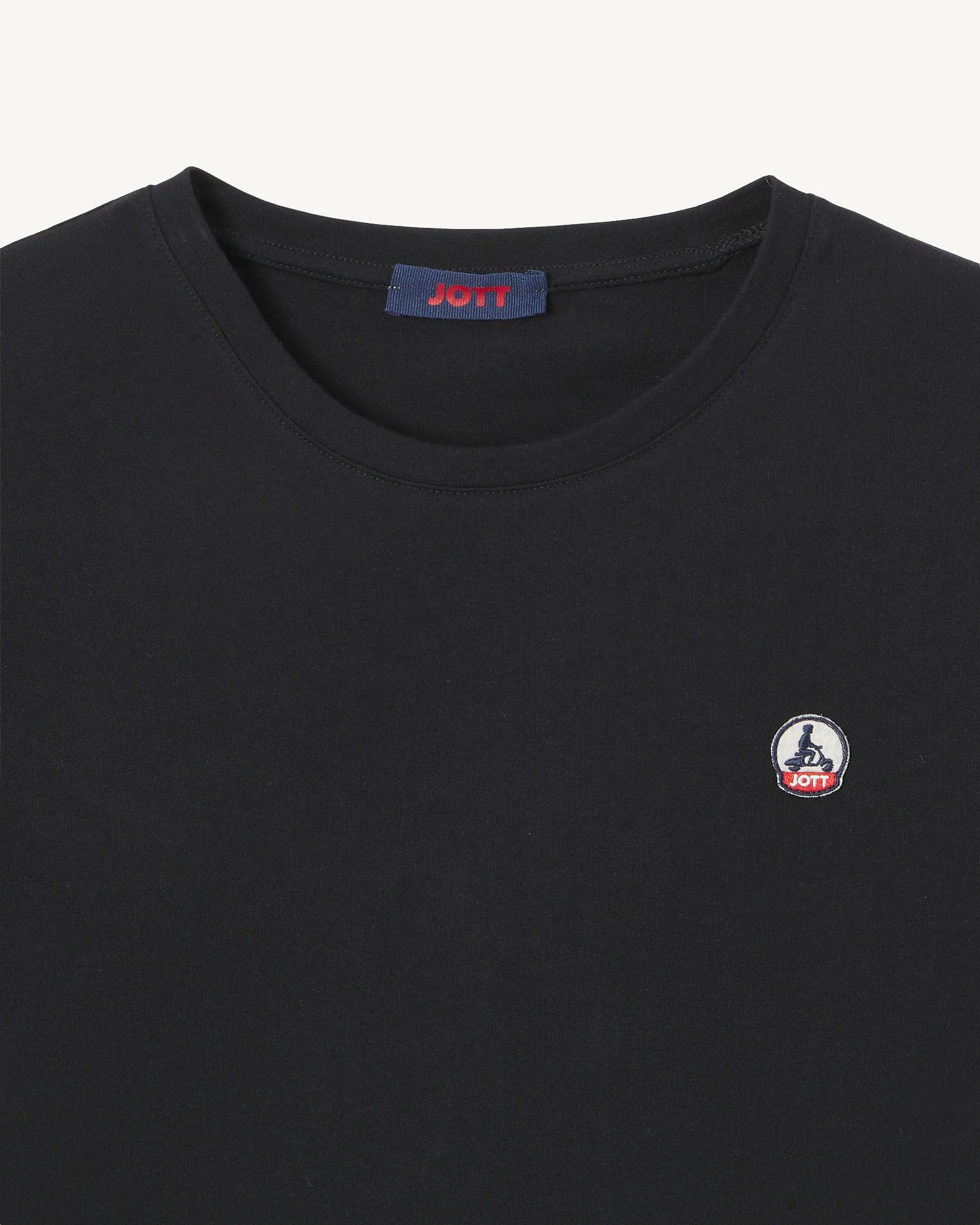 Black Rosas Round Neck T-Shirt