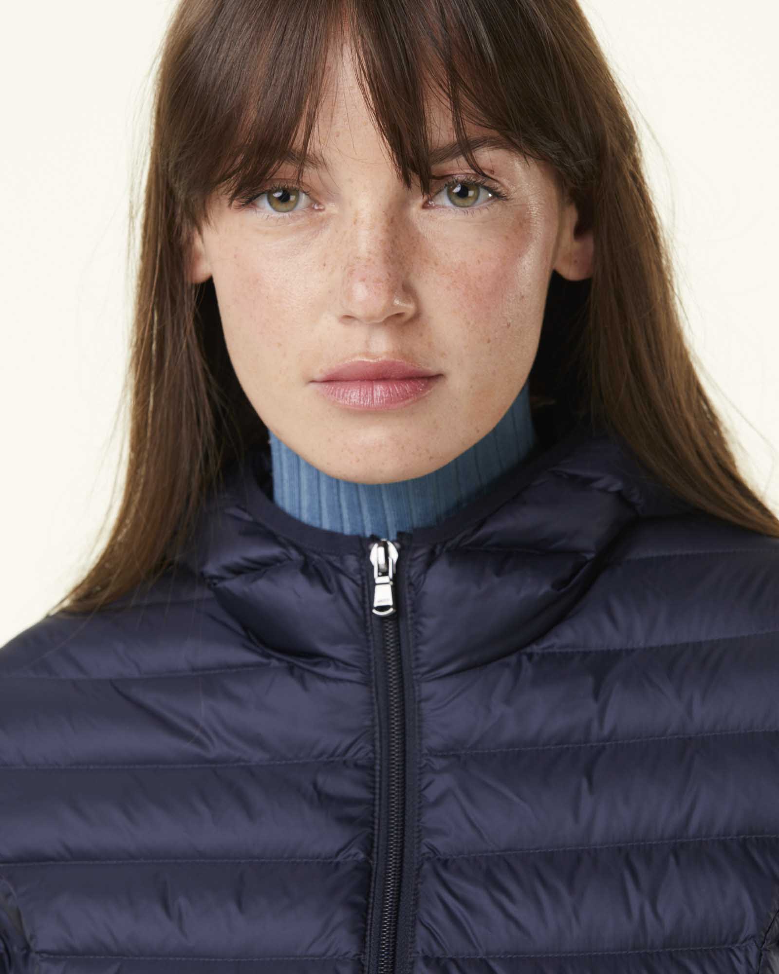 Lightweight hooded Army Cloe down jacket