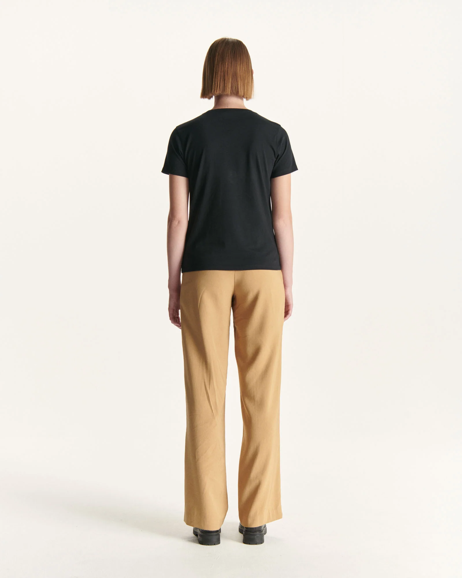 Black Rosas Round Neck T-Shirt