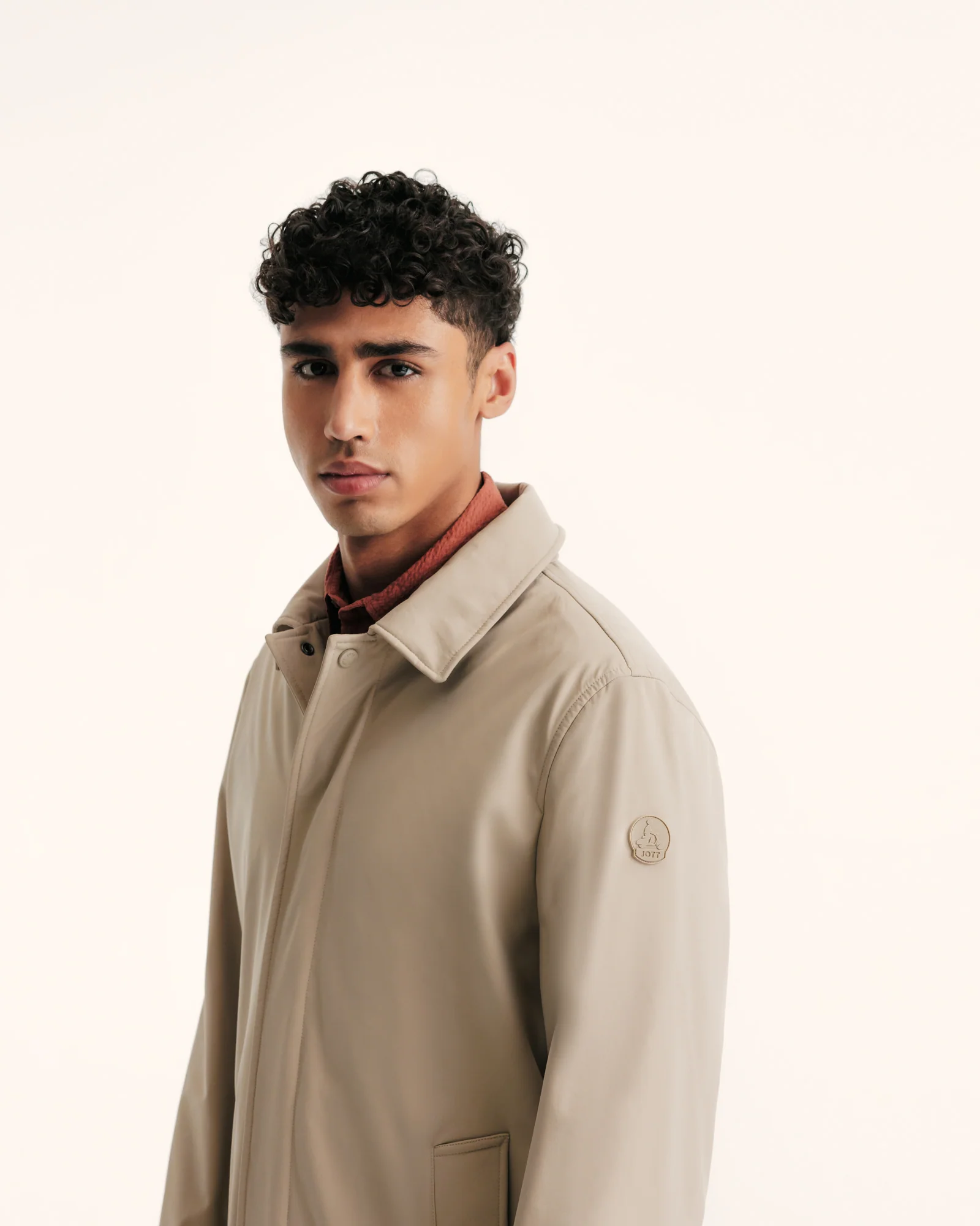 Beige Athenes raincoat with removable hood