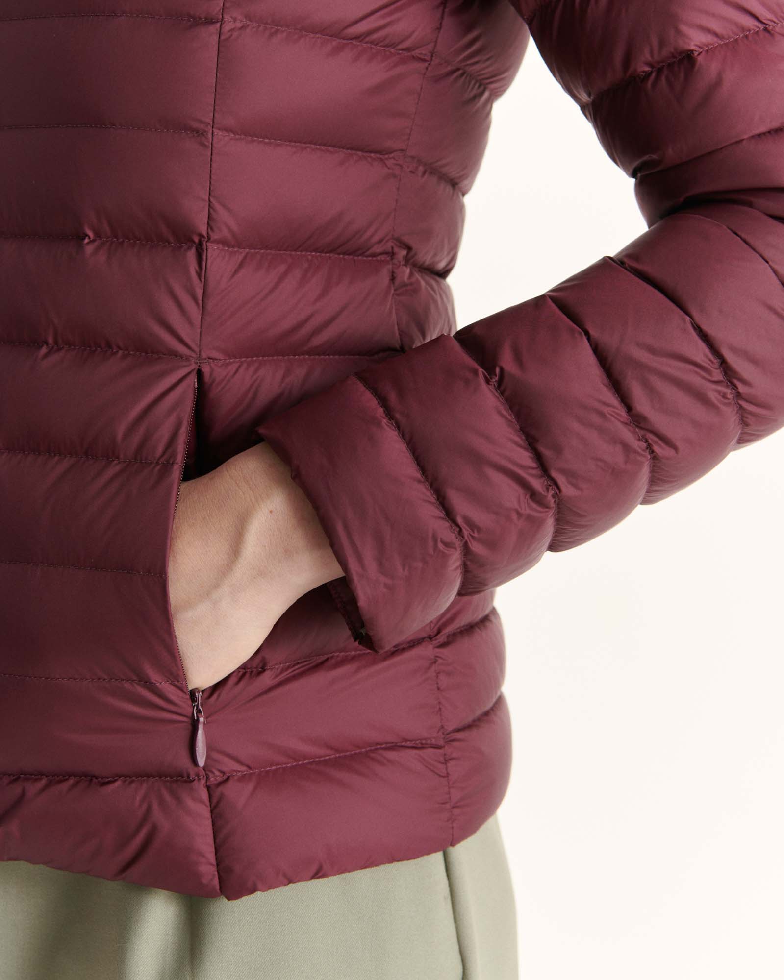 Lightweight hooded Army Cloe down jacket