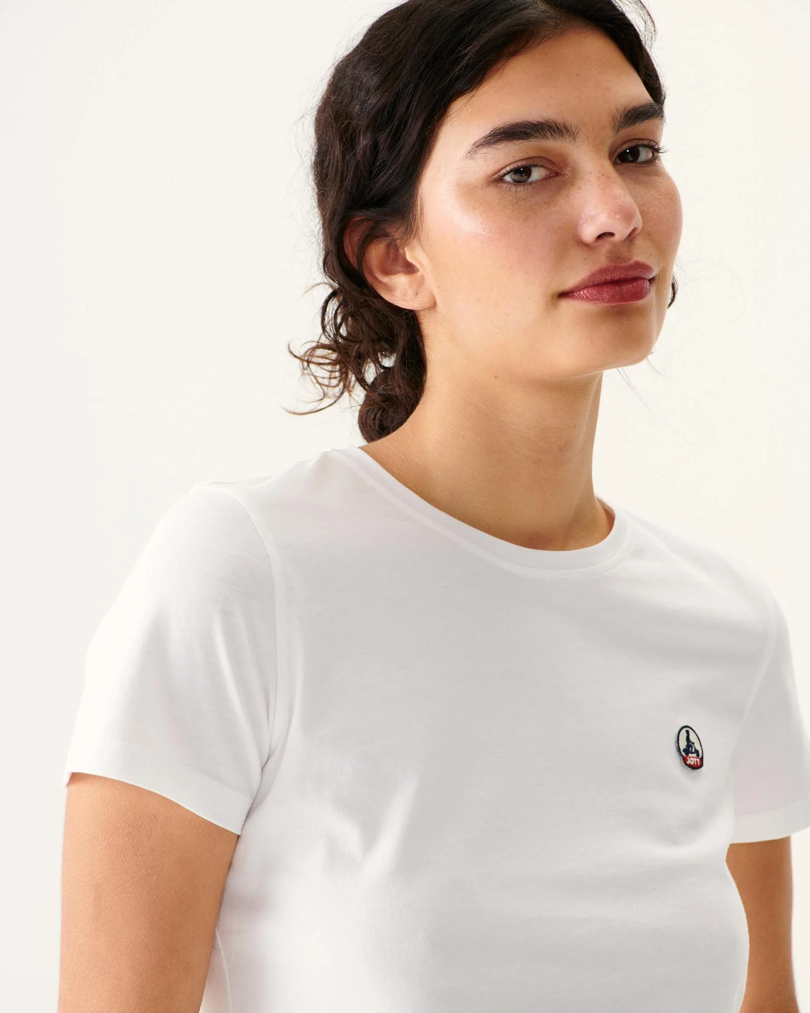 Black Rosas Round Neck T-Shirt