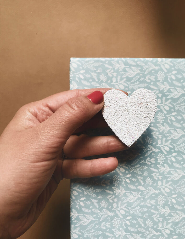 Broche c&oelig;ur blanc paillet&eacute; TENDRE CACTUS