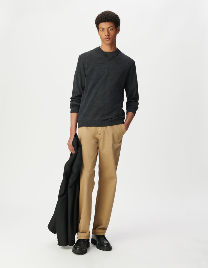 Pull en laine grise tricot fin col V Homme