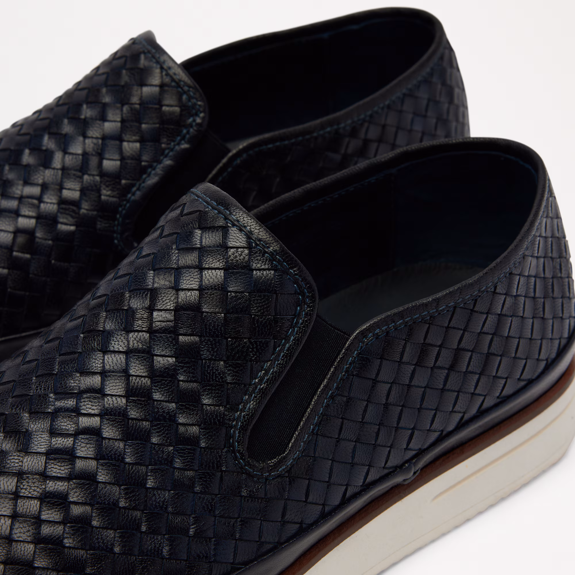 Sanmarino 2<br>Slip-On Textured Trainer