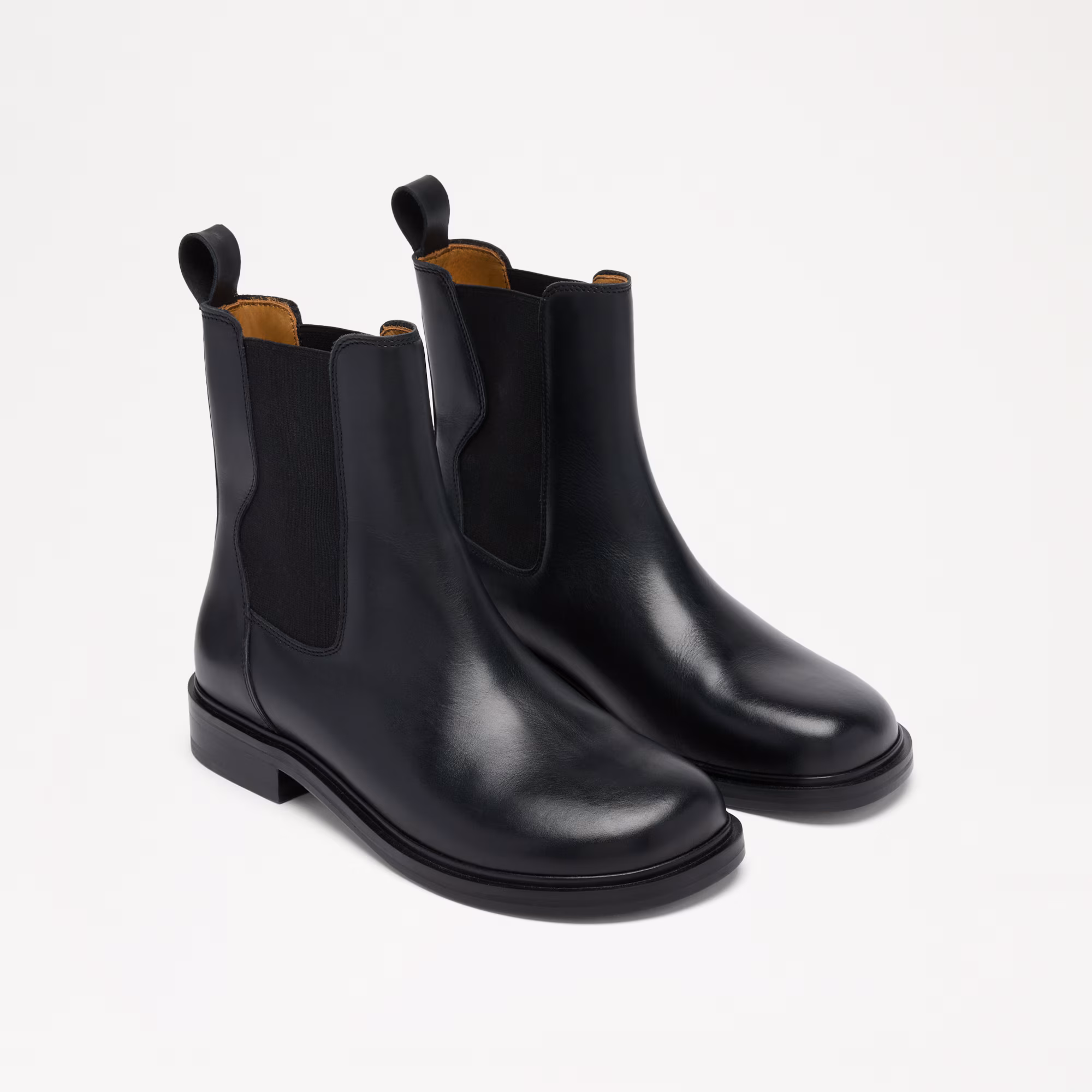 Thurlwood<br>Clean Pull On Chelsea Boot