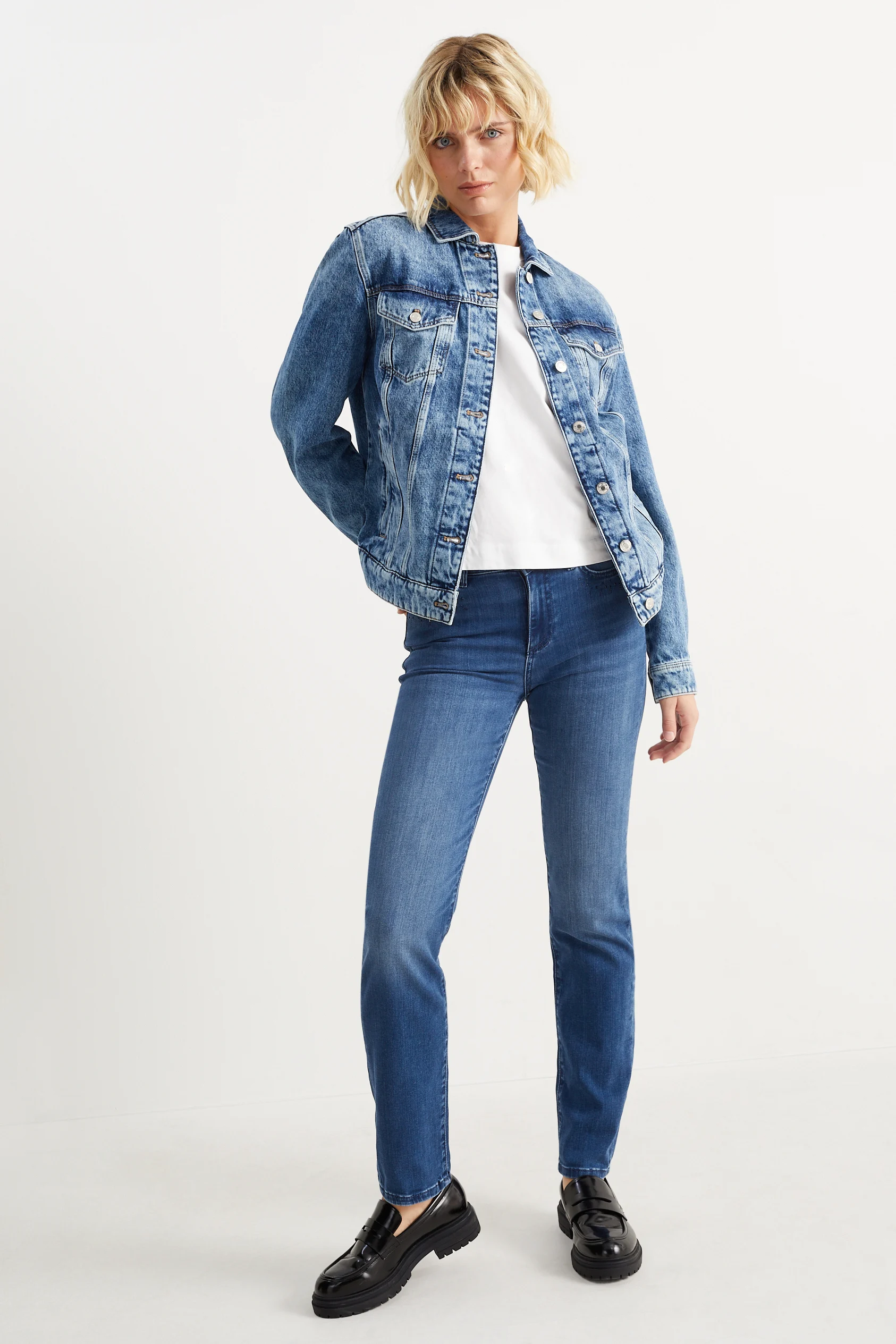 Straight jeans - mid-rise waist