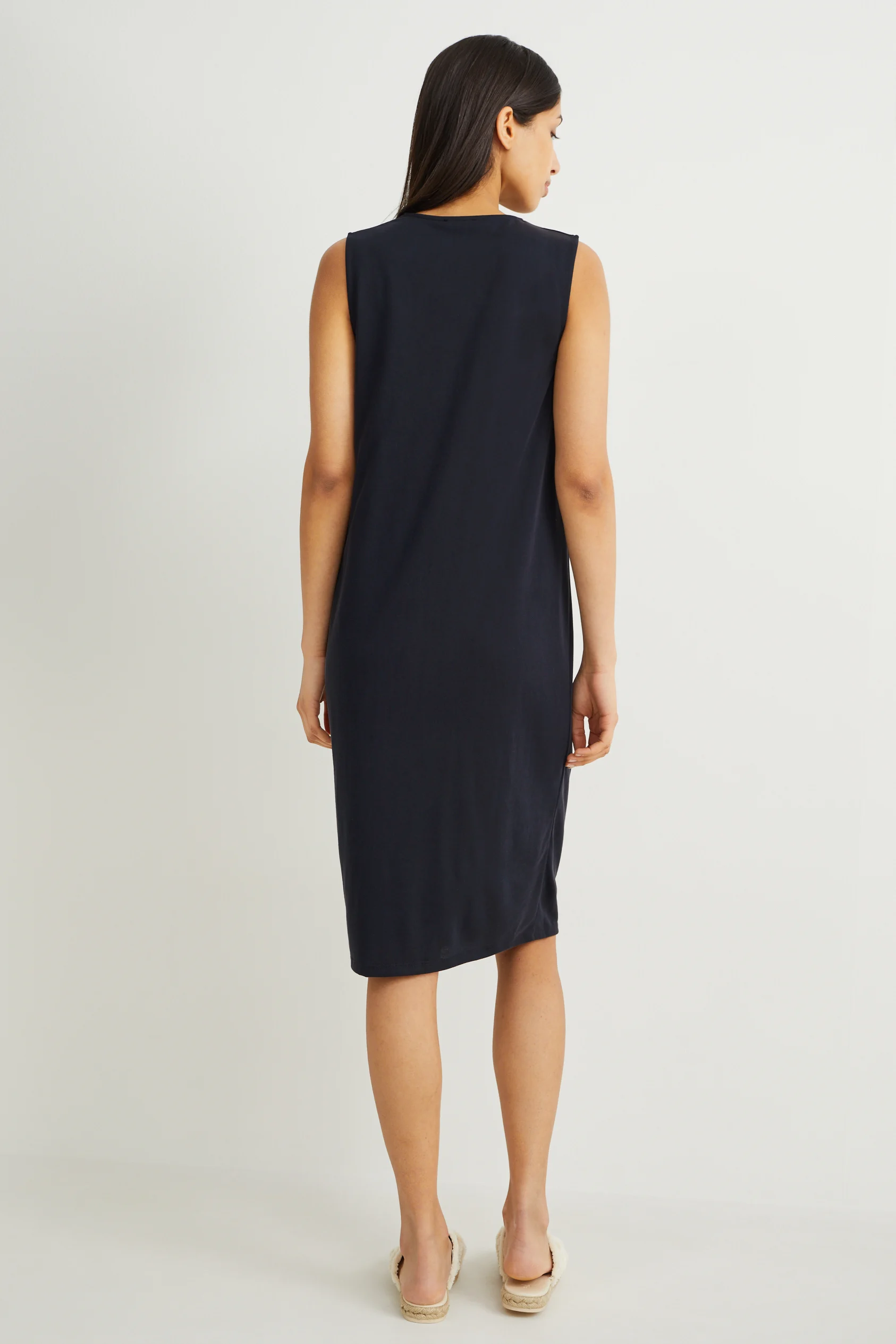 Sheath dress with knot detail