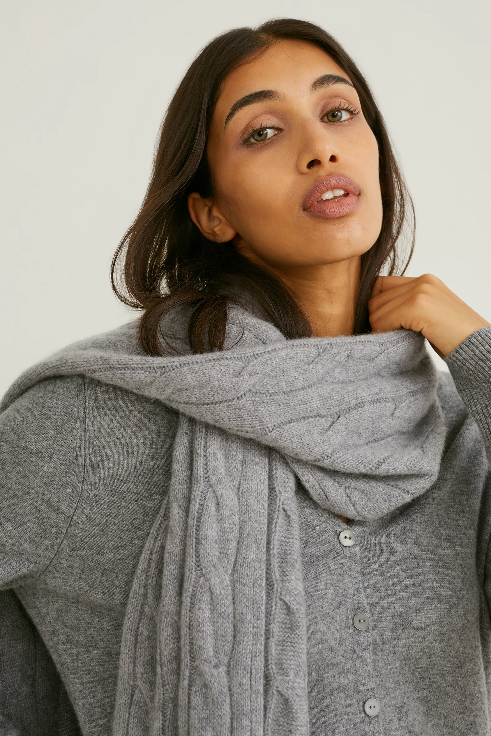 Cashmere scarf - cable knit pattern