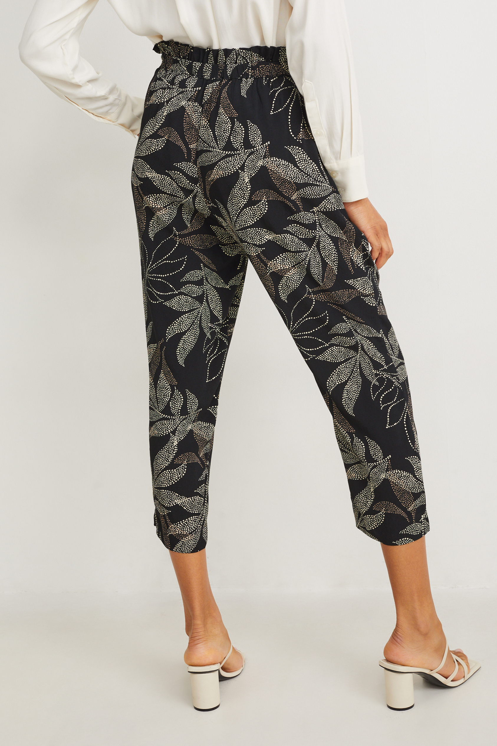 Cloth trousers - high waist - tapered fit