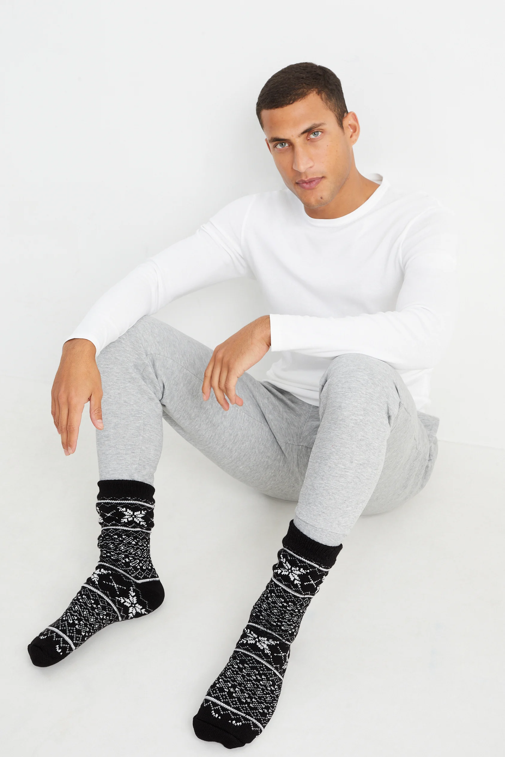 Non-slip Christmas socks with motif - snowflakes