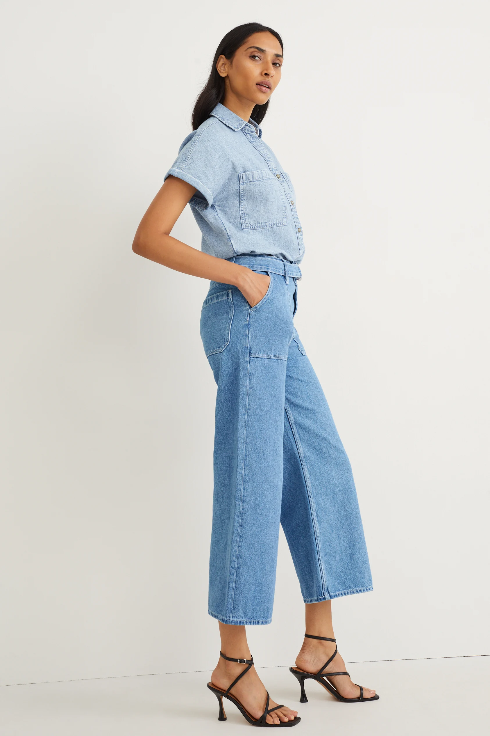 Wide leg jeans with belt - high waist