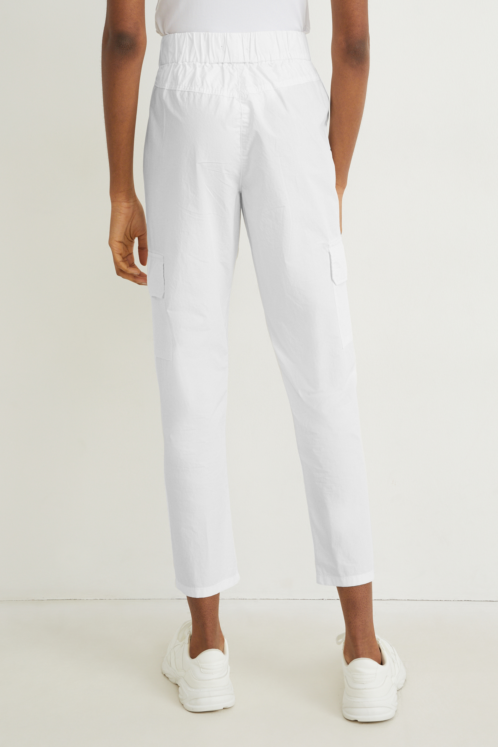 Cargo trousers - mid-rise waist - tapered fit