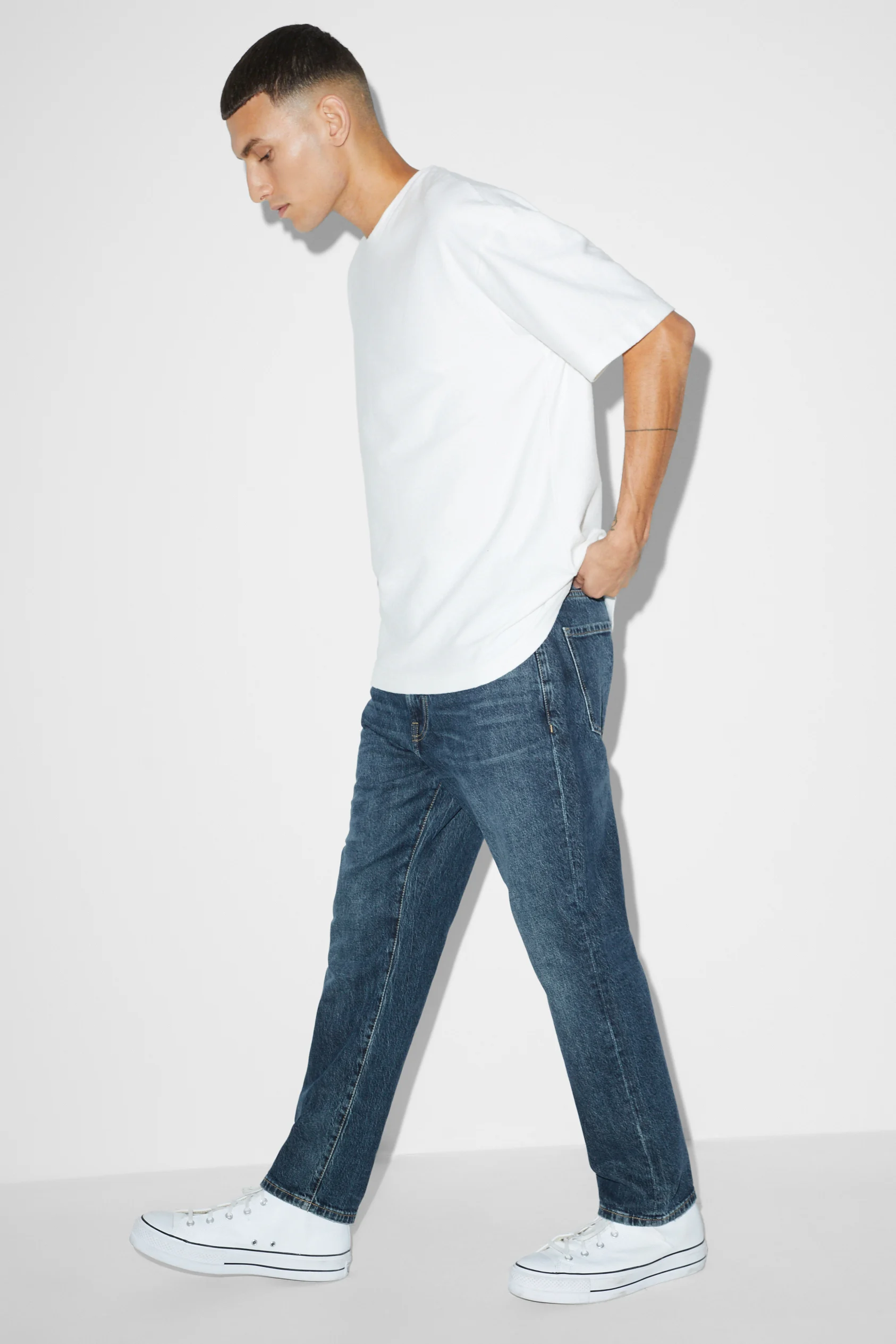Tapered jeans