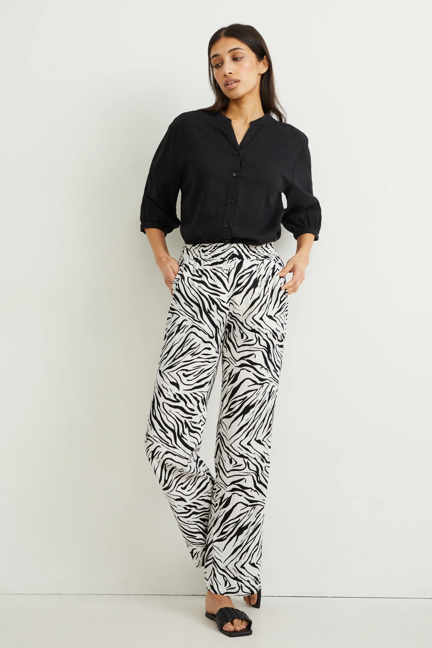 Linen trousers - mid-rise waist - regular fit - patterned