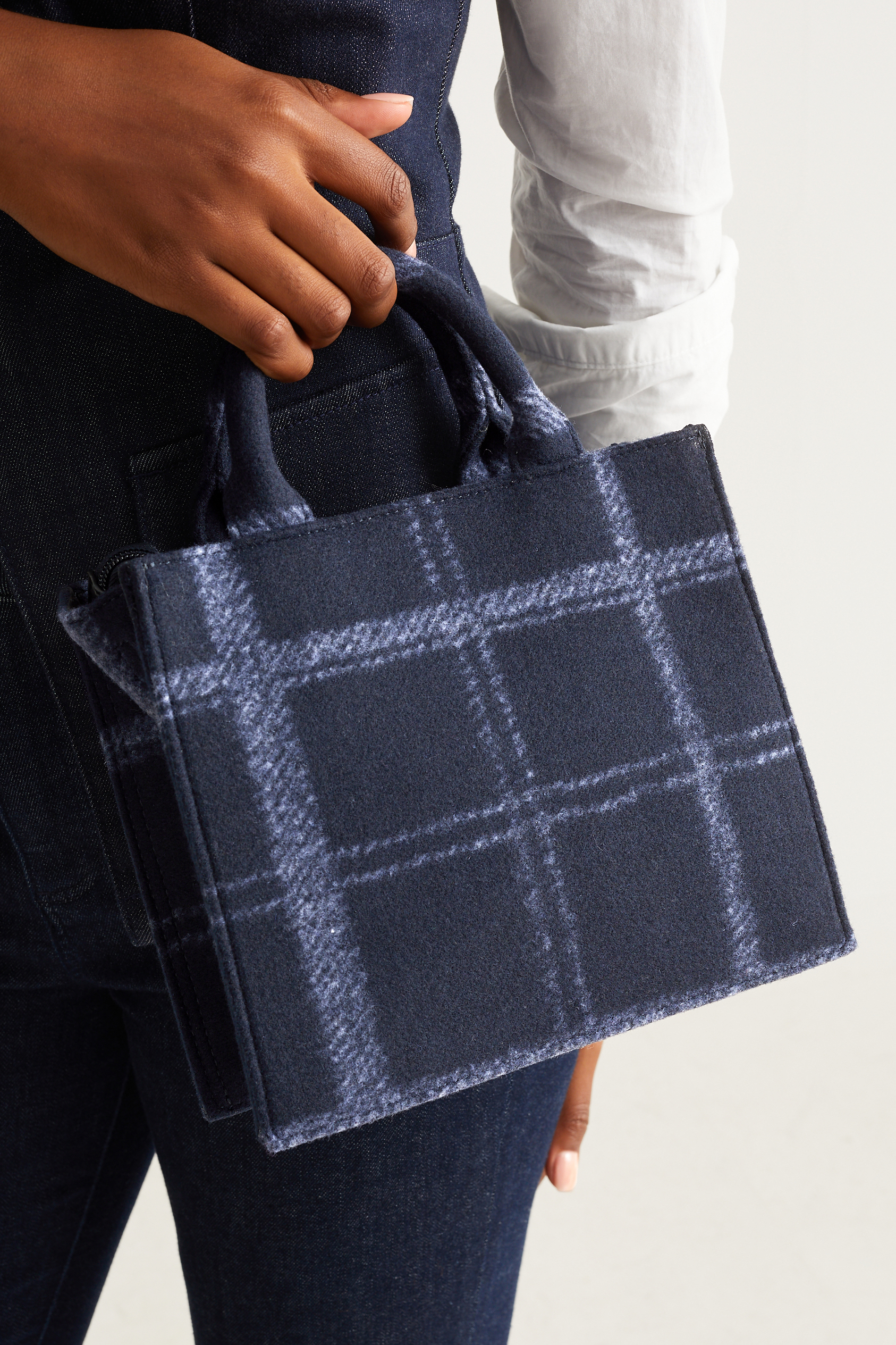 Bag with detachable bag strap - check