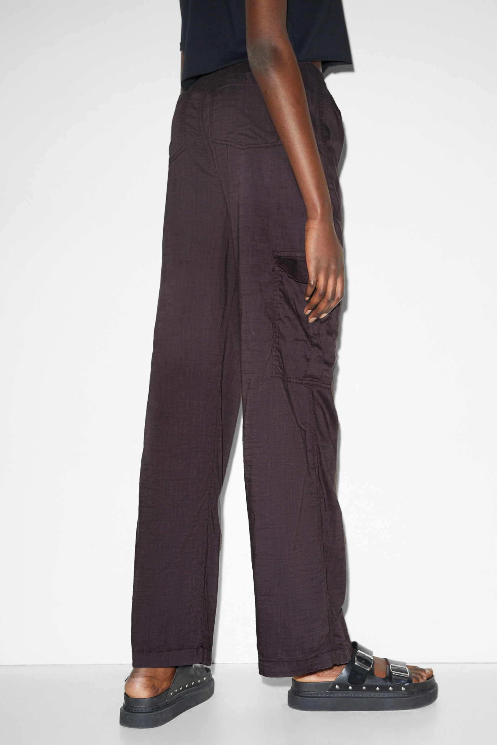 CLOCKHOUSE - cargo trousers - mid-rise waist - relaxed fit