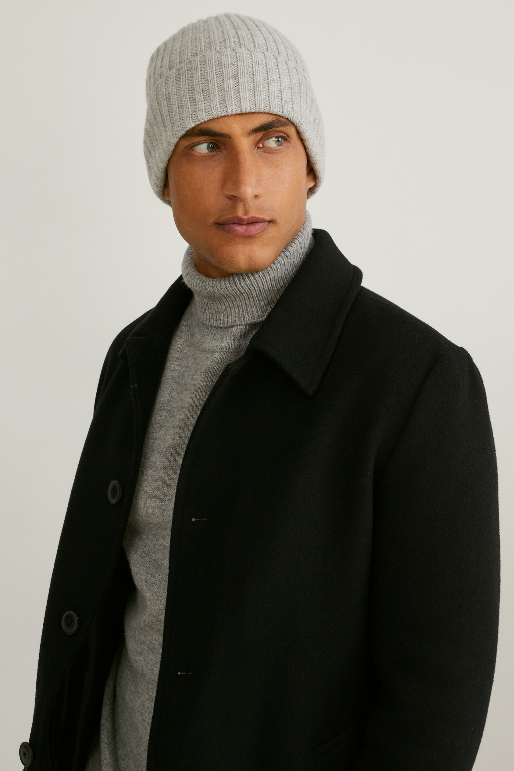 Knitted hat with wool and cashmere