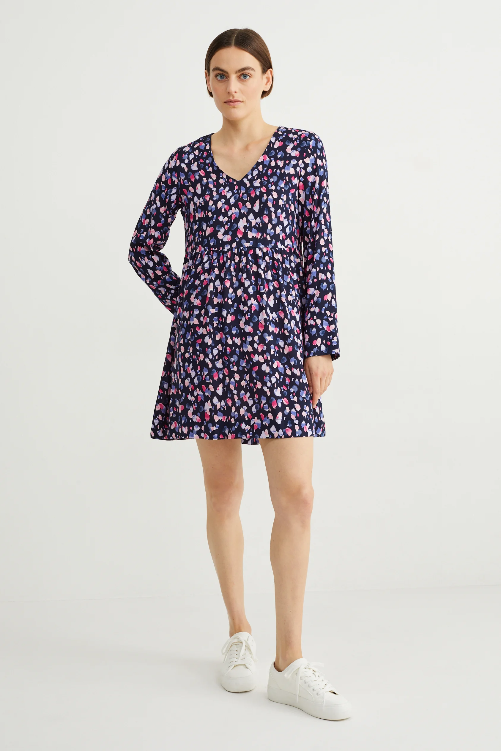 V-neck dress - patterned