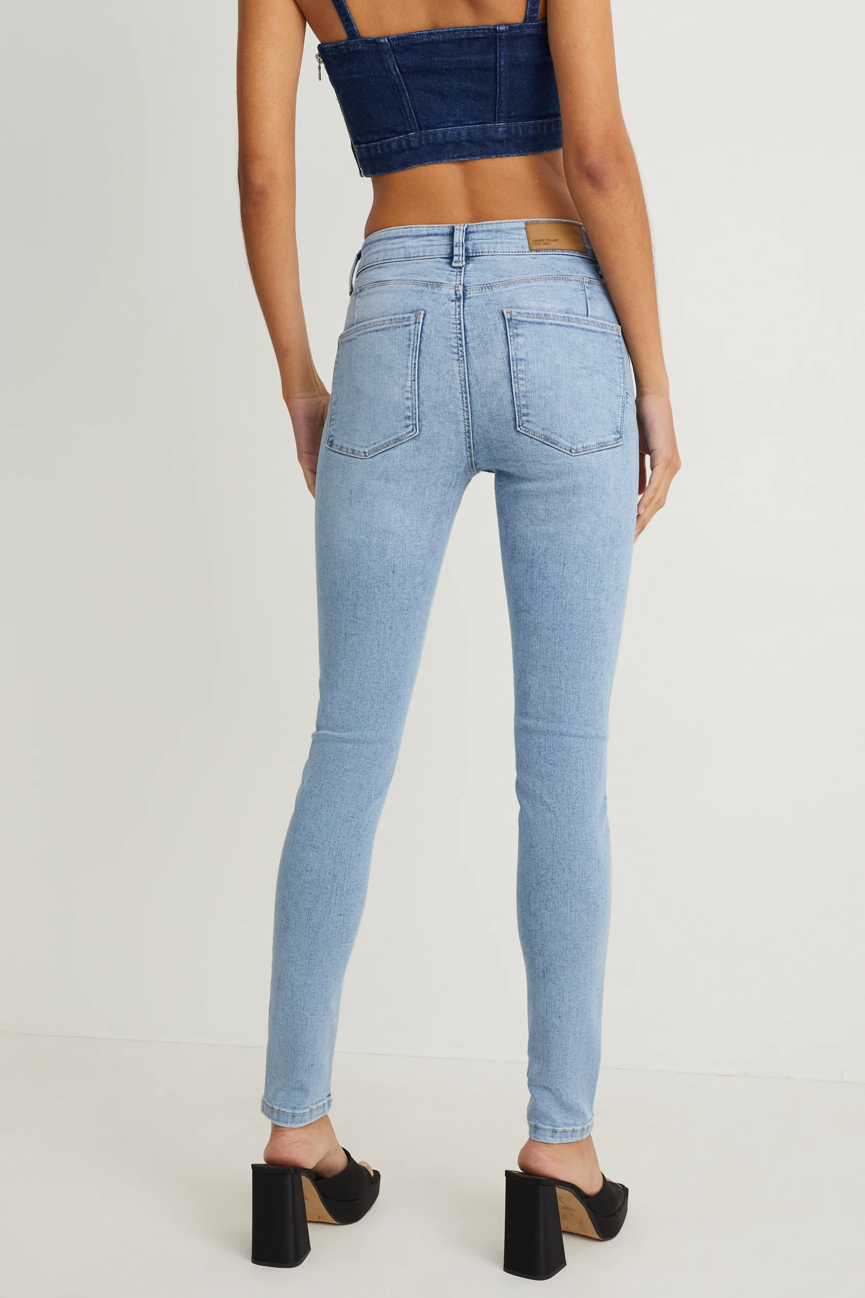 Skinny jeans - mid-rise waist - shaping jeans - LYCRA?