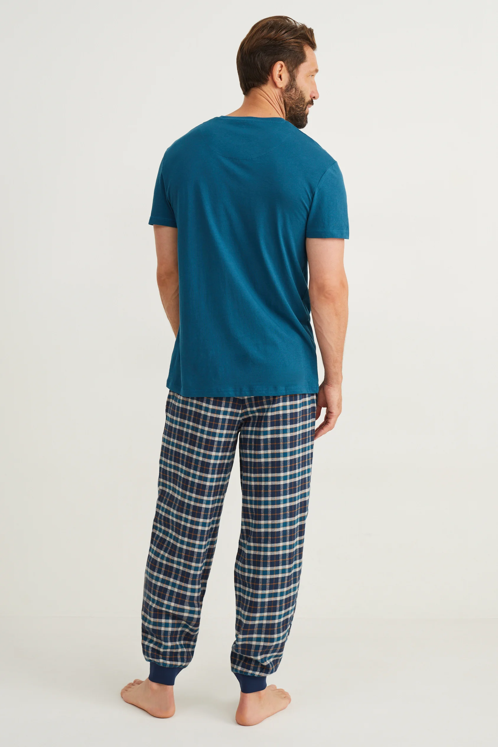Pyjamas with flannel bottoms