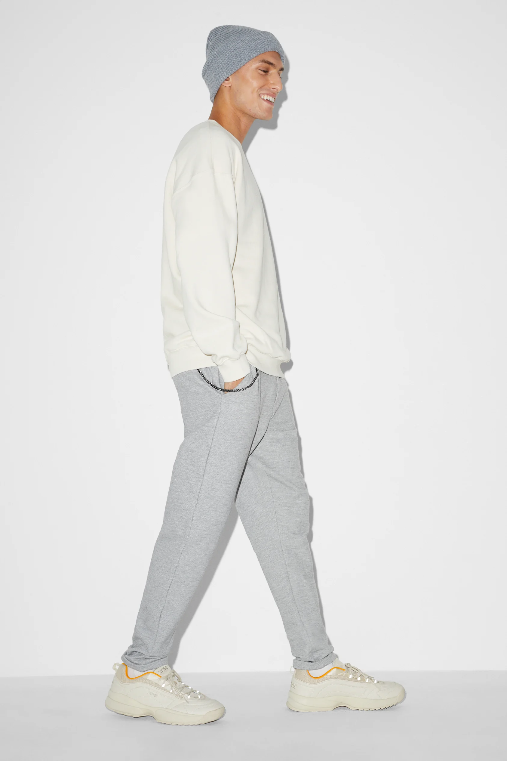 Trousers - regular fit