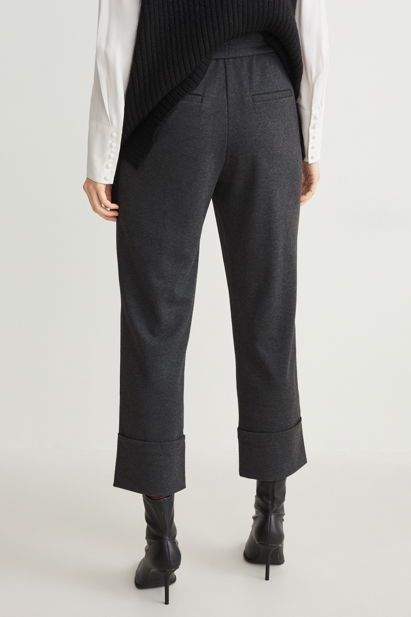 Cloth trousers - mid-rise waist - tapered fit