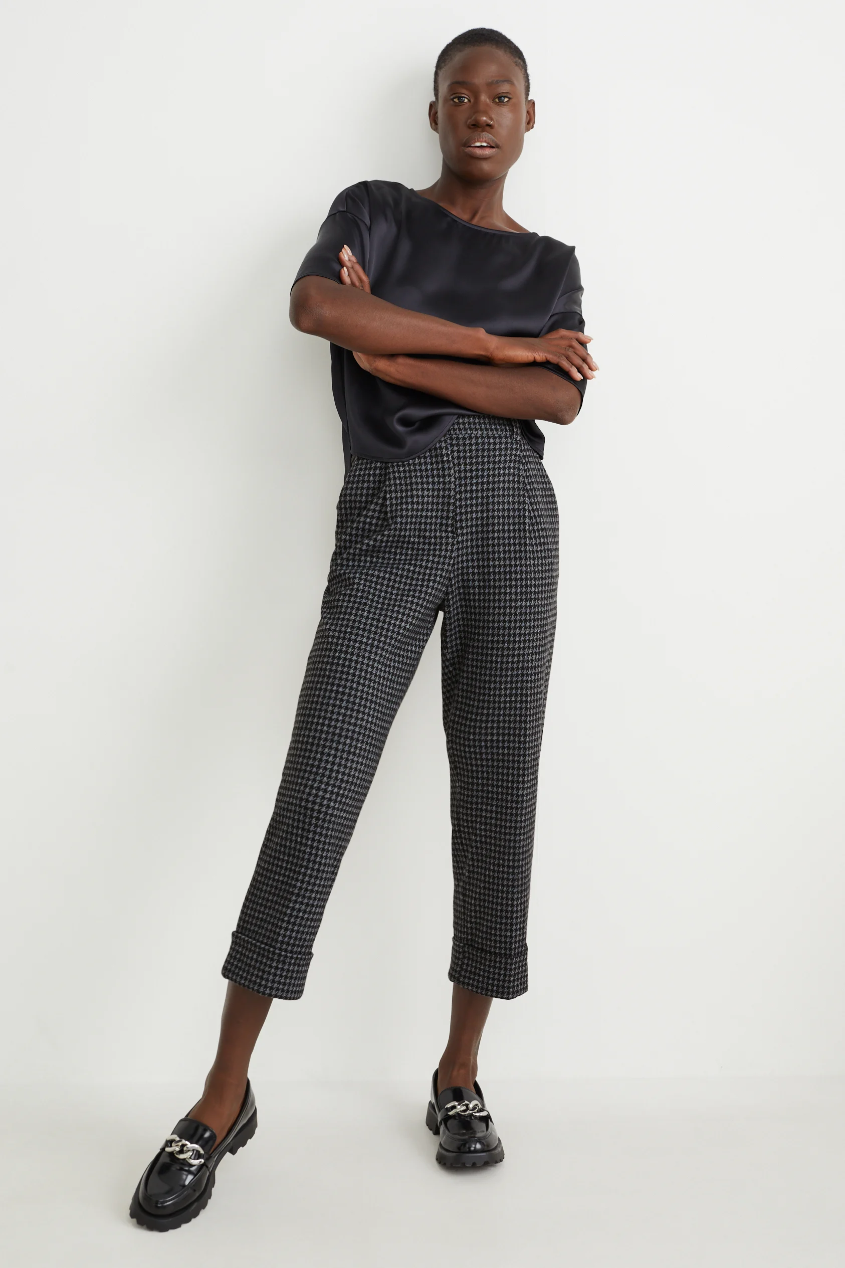 Trousers - high waist - tapered fit