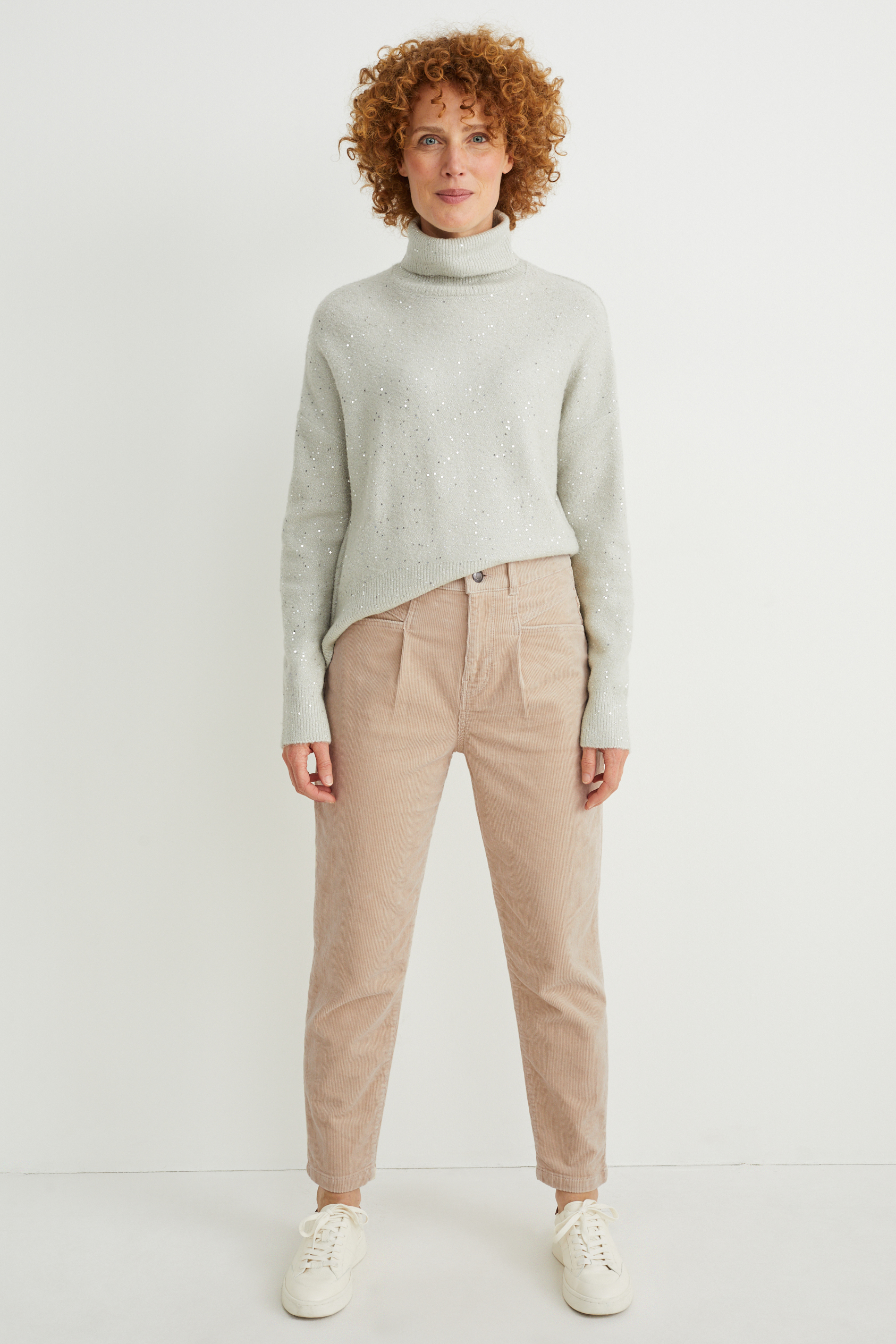 Corduroy trousers - mid-rise waist - tapered fit