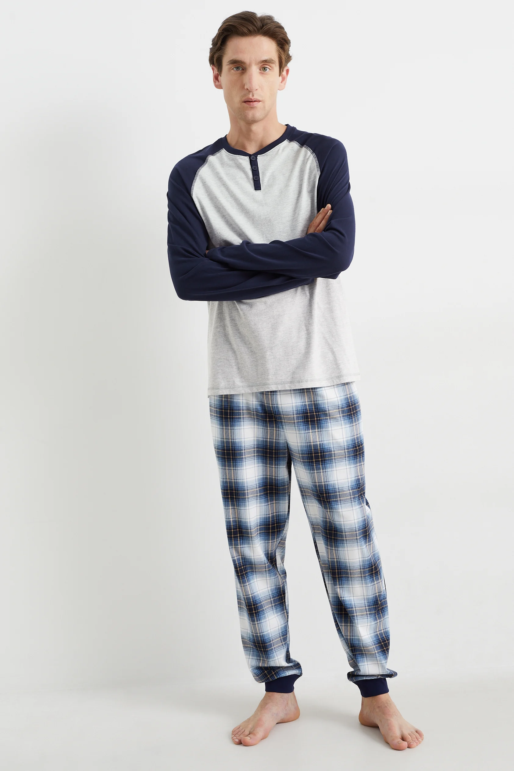 Pyjamas with flannel bottoms