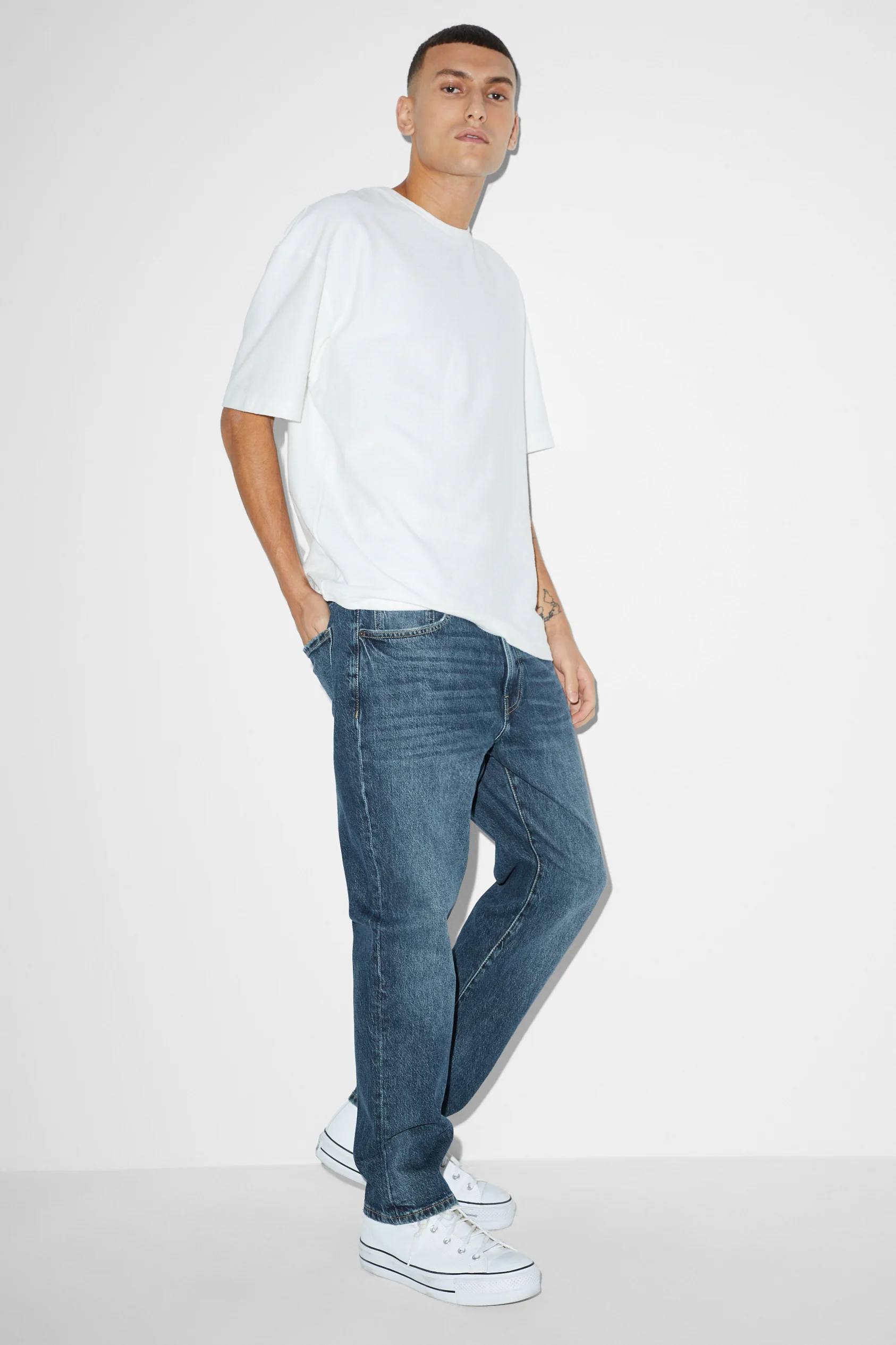 Tapered jeans